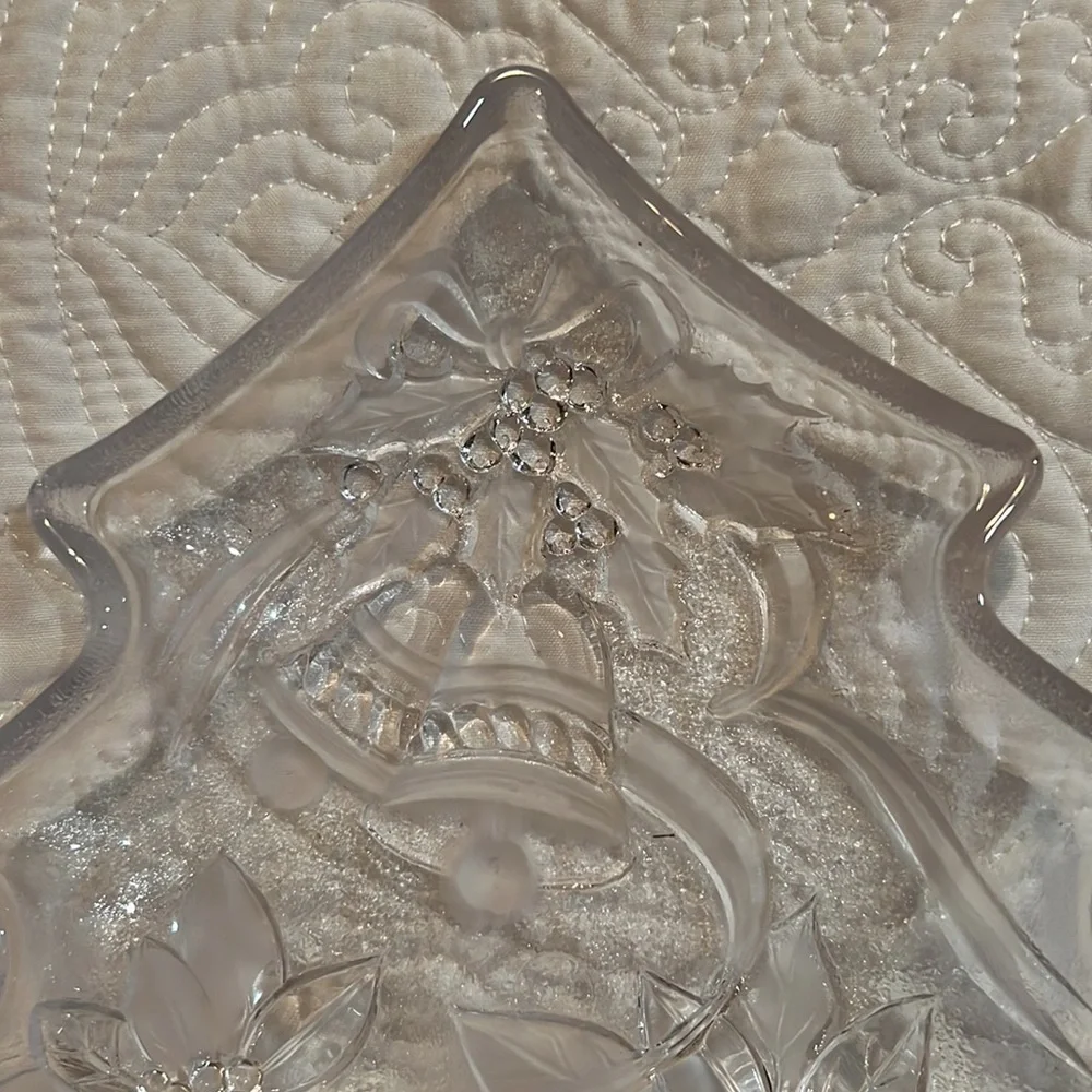 Glass‎ Christmas Tree servers